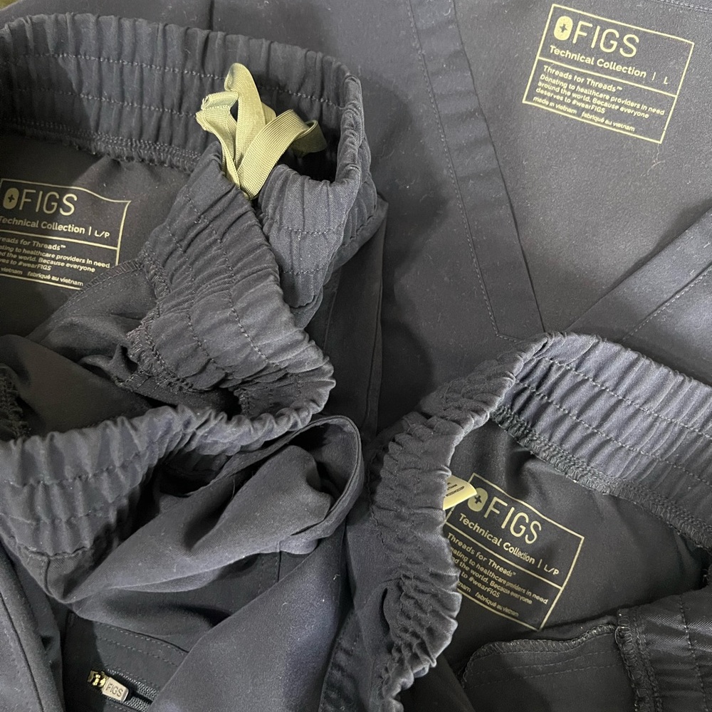 Figs scrubs - Picture 2 of 2